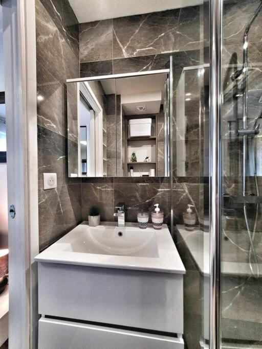 Love Room A Cannes - Appartement 25M2 Pour 2 Personnes Avec Un Jacuzzi Prive Exteriör bild