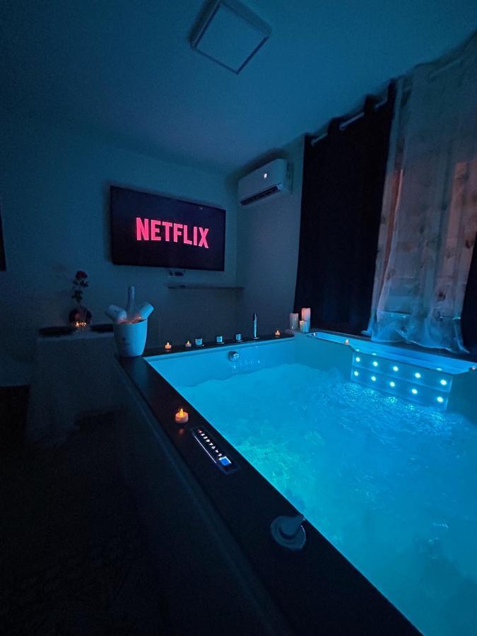 Love Room A Cannes - Appartement 25M2 Pour 2 Personnes Avec Un Jacuzzi Prive Exteriör bild