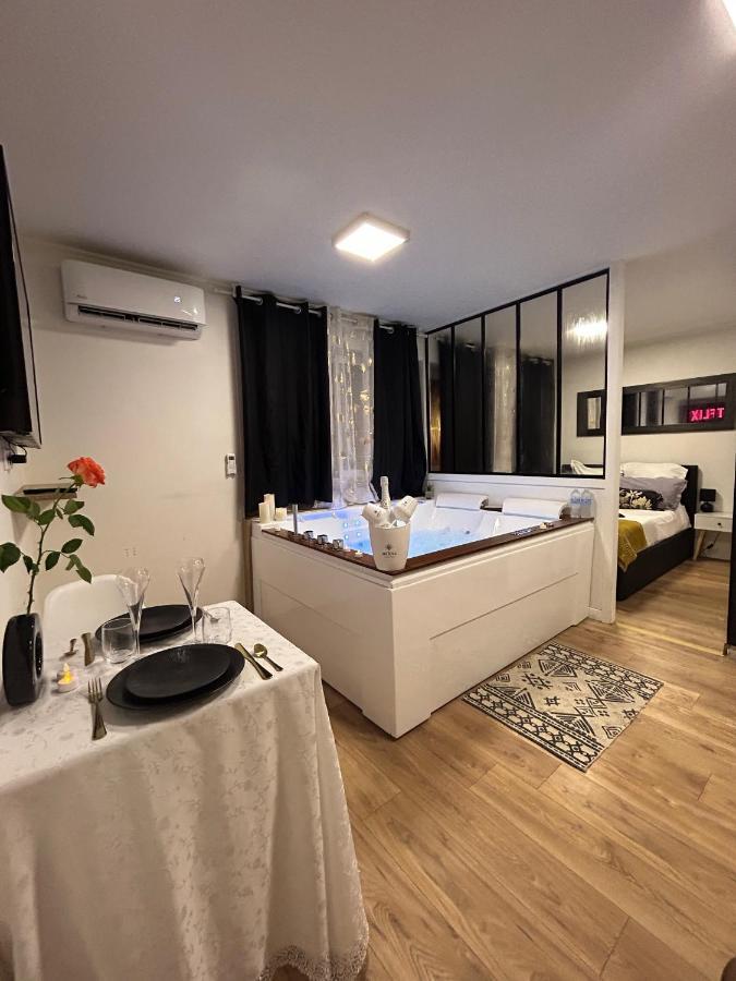 Love Room A Cannes - Appartement 25M2 Pour 2 Personnes Avec Un Jacuzzi Prive Exteriör bild