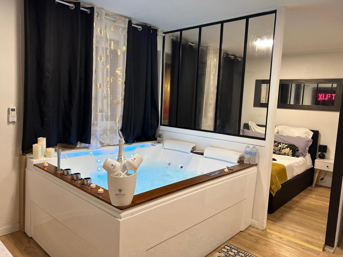 Love Room A Cannes - Appartement 25M2 Pour 2 Personnes Avec Un Jacuzzi Prive Exteriör bild