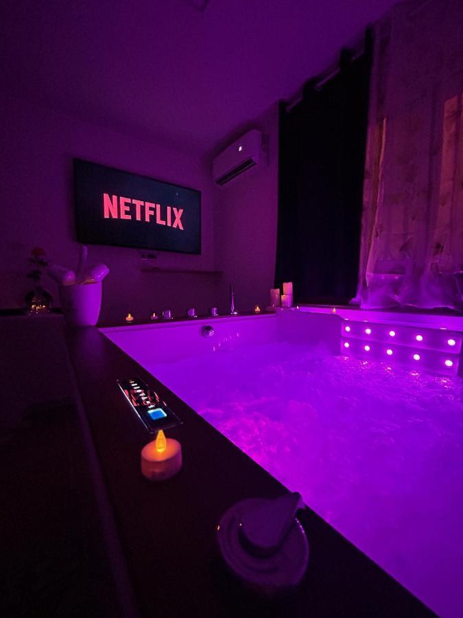 Love Room A Cannes - Appartement 25M2 Pour 2 Personnes Avec Un Jacuzzi Prive Exteriör bild
