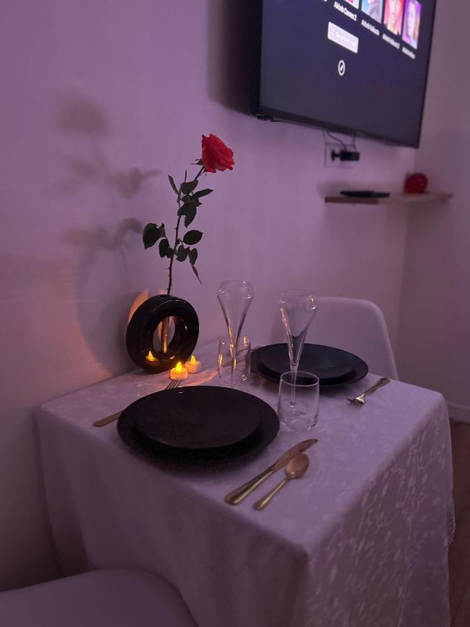 Love Room A Cannes - Appartement 25M2 Pour 2 Personnes Avec Un Jacuzzi Prive Exteriör bild