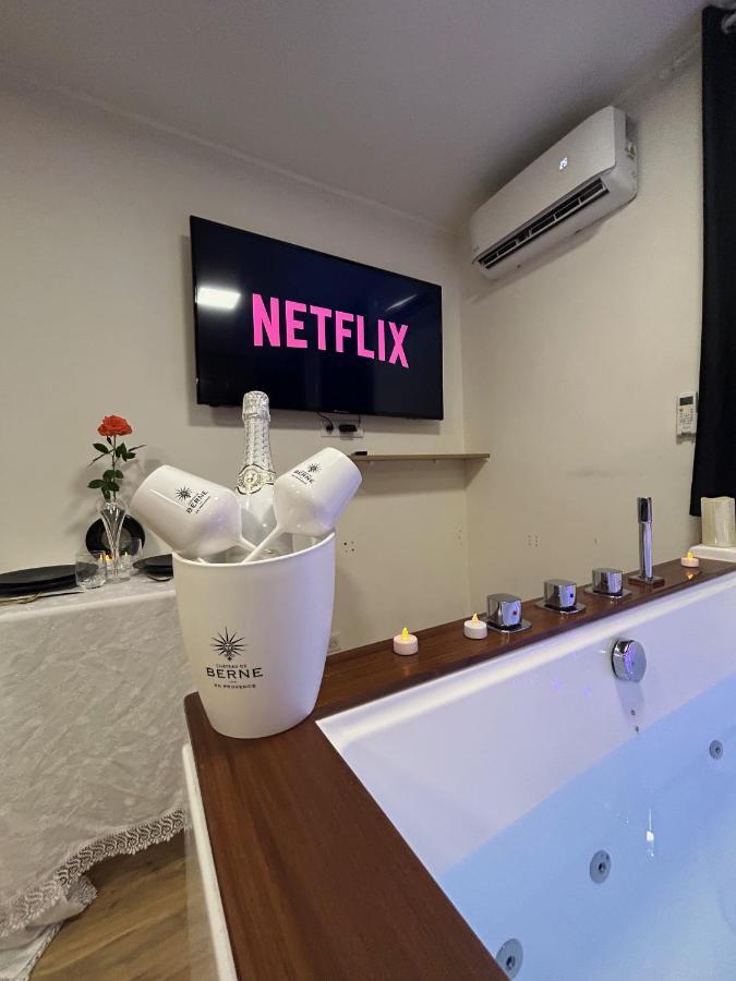 Love Room A Cannes - Appartement 25M2 Pour 2 Personnes Avec Un Jacuzzi Prive Exteriör bild