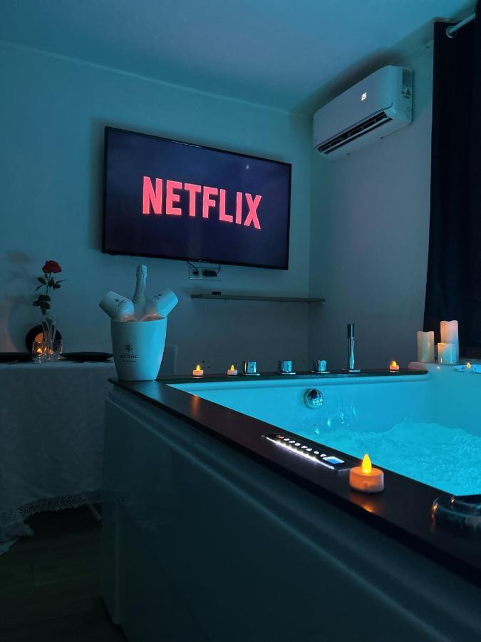 Love Room A Cannes - Appartement 25M2 Pour 2 Personnes Avec Un Jacuzzi Prive Exteriör bild